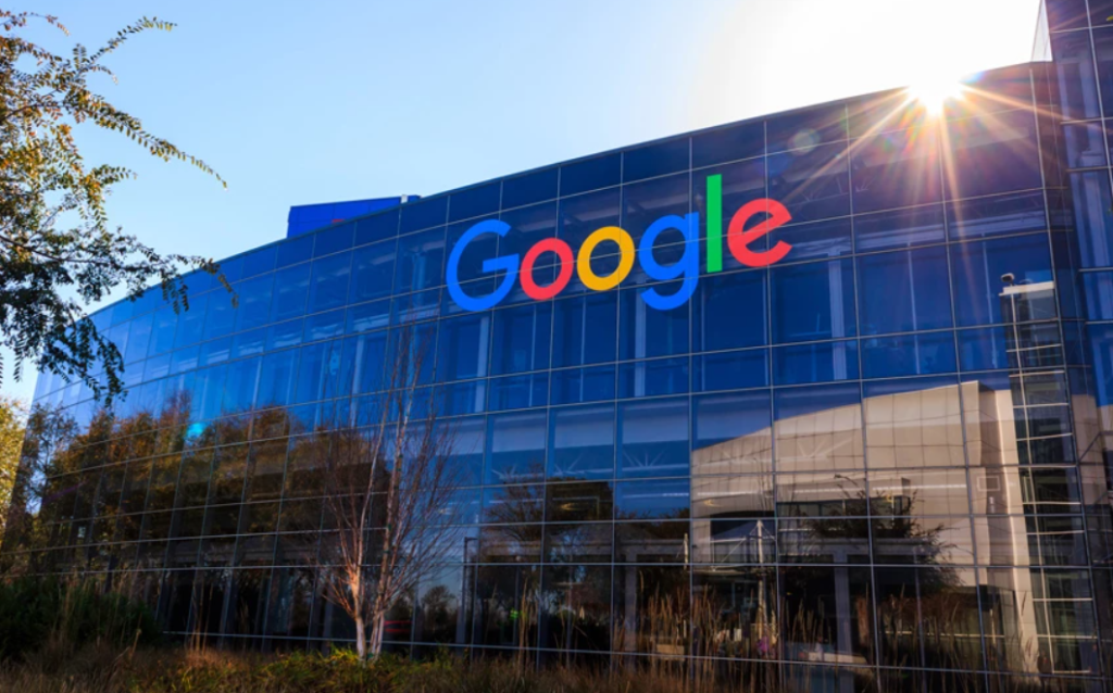 Γιατί η Κομισιόν κατηγορεί τη Google