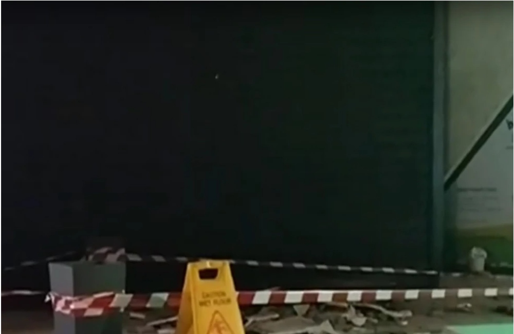 Κατέρρευσε τμήμα οροφής στην είσοδο εμπορικού κέντρου στο Πανόραμα Θεσσαλονίκης (vid)