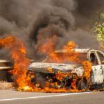 Γιατί παίρνουν φωτιά αυτοκίνητα εν κινήσει στην Ελλάδα (vid)