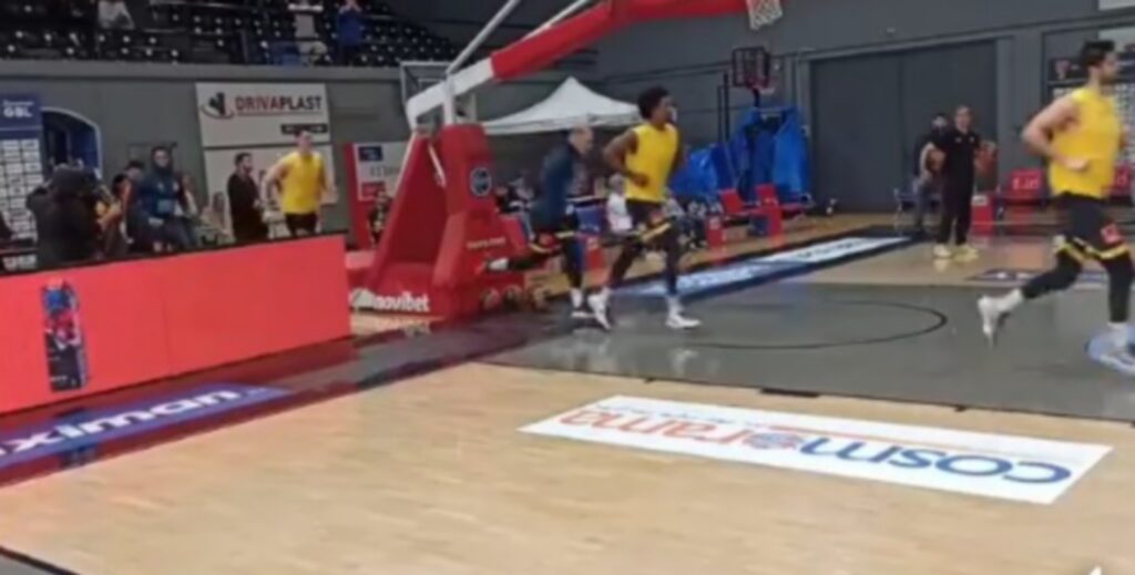 Η είσοδος των παικτών του ΑΡΗ (vid)