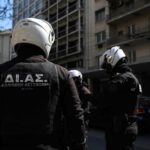 Aνήλικος χτύπησε και έστειλε στο νοσοκομείο αστυνομικό της ομάδας ΔΙΑΣ