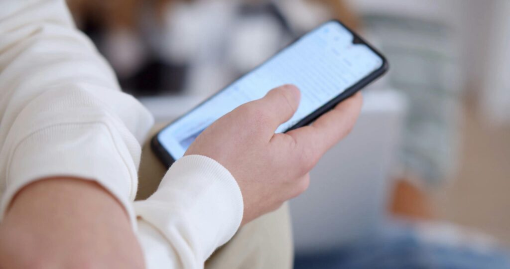 Οι βλαβερές συνέπειες του scrolling στην υγεία