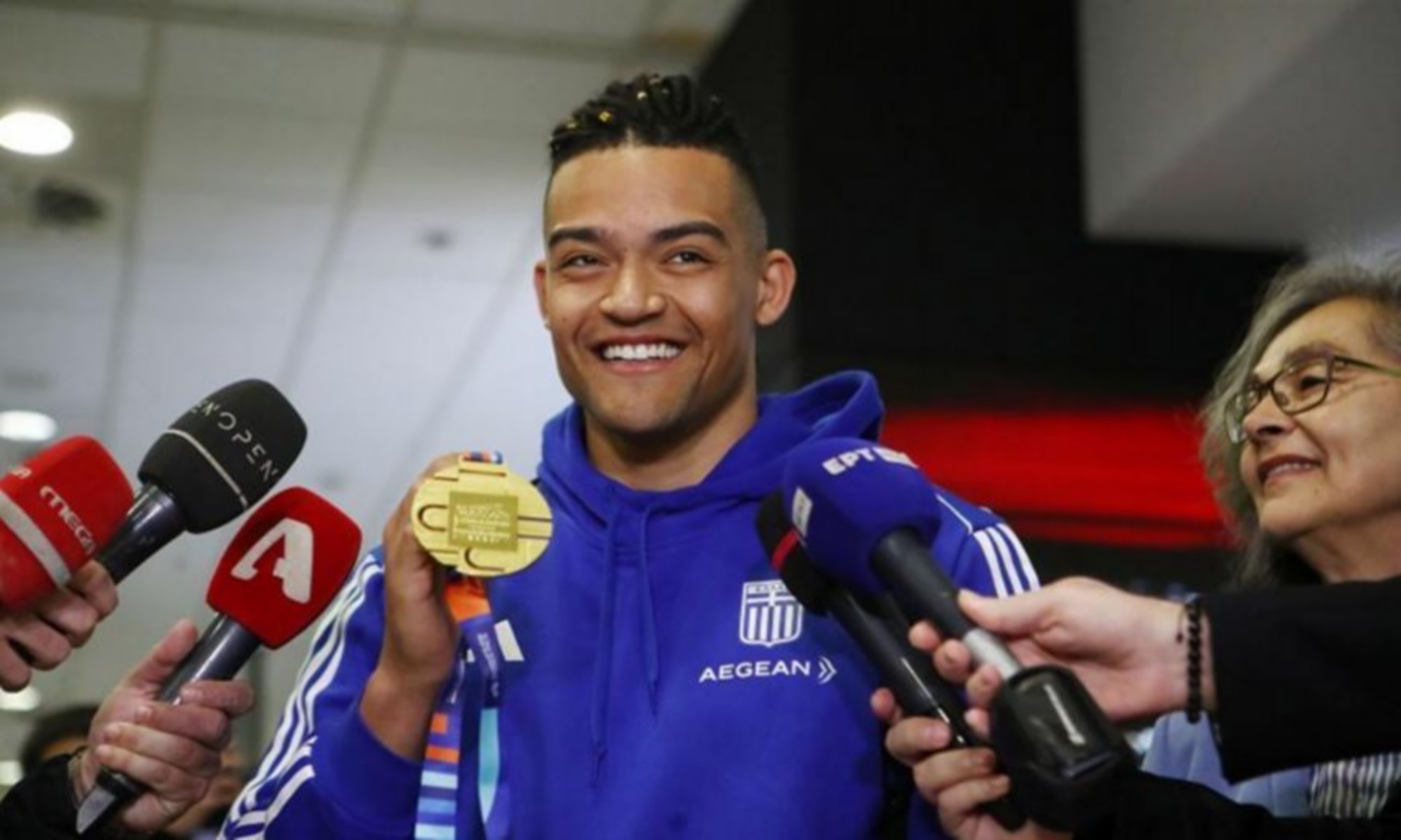 Αποθέωση Καραλή στην επιστροφή του: «Ευχαριστώ όσους με ξεμάτιασαν!» (vids)