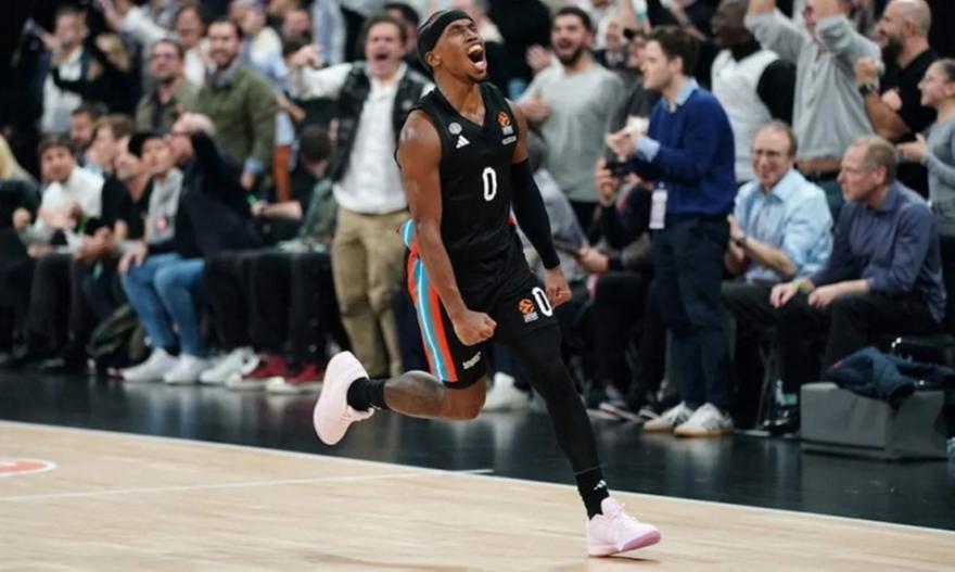 «Πάτησε» την Αρμάνι η Παρί