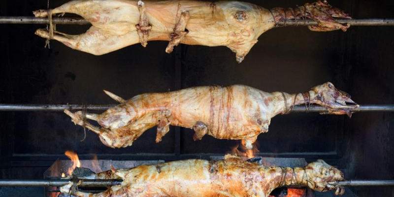 Πασχαλινό τραπέζι: Ακριβότερες οι τιμές σε αρνιά και κατσίκια (vid)