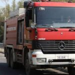 Αυτοκίνητο τυλίχθηκε στις φλόγες στην εθνική οδό Αθηνών-Λαμίας (vid)