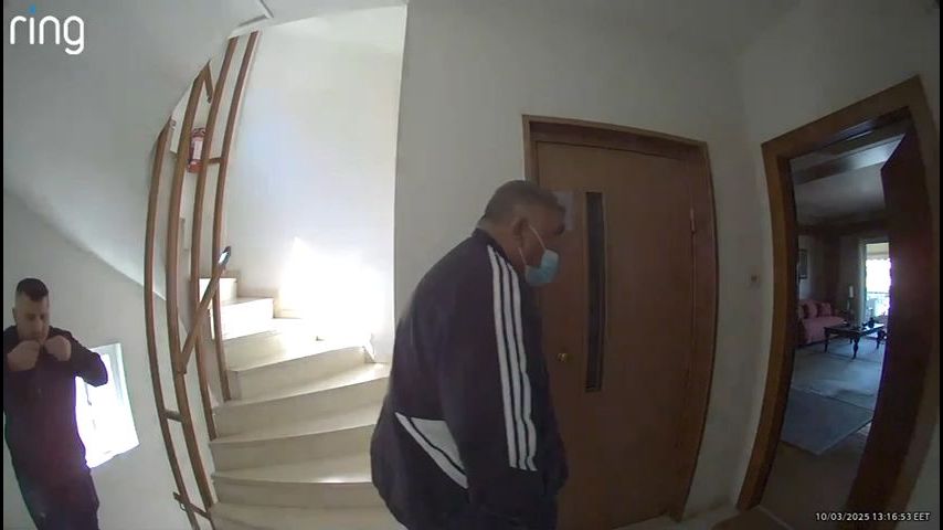 Βίντεο ντοκουμέντο: Έτσι έκλεβαν ηλικιωμένες ως δήθεν τεχνικοί της ΔΕΗ (vid)