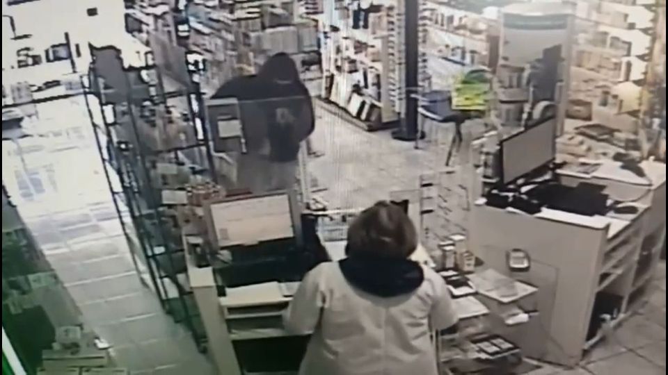 Βίντεο ντοκουμέντο από ληστεία σε φαρμακείο (vid)