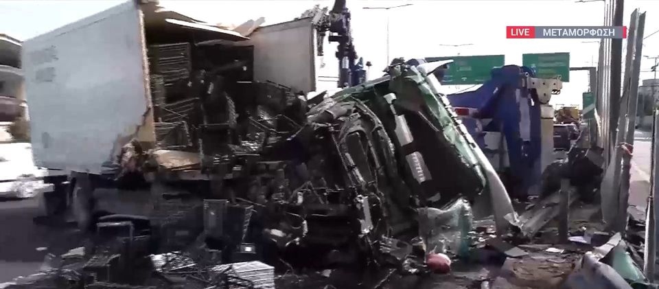 Ανατροπή νταλίκας στην Εθνική Οδό (vid)