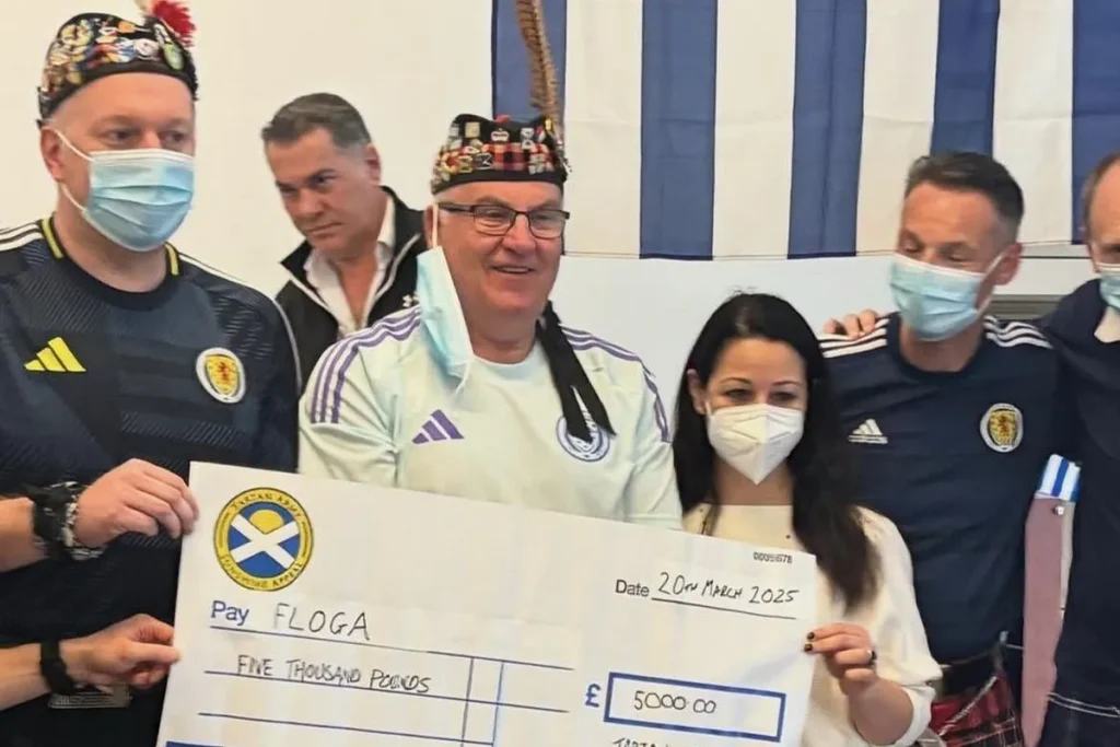 Σκωτσέζοι οπαδοί έκαναν δωρεά στη Φλόγα και τον Σύλλογο Γονιών Παιδιών με Νεοπλασματική Ασθένεια (vid)