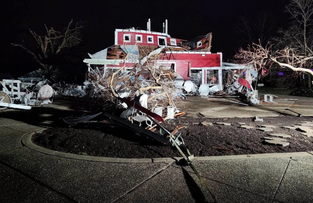 ΗΠΑ: Τουλάχιστον 14 νεκροί από ανεμοστρόβιλους και καταιγίδες στις κεντρικές και νότιες περιοχές