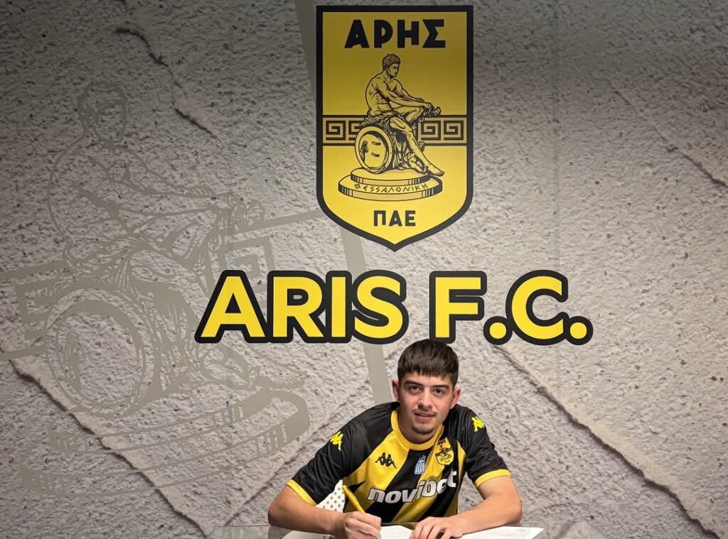 Επαγγελματικό συμβόλαιο ο Χαρούπας