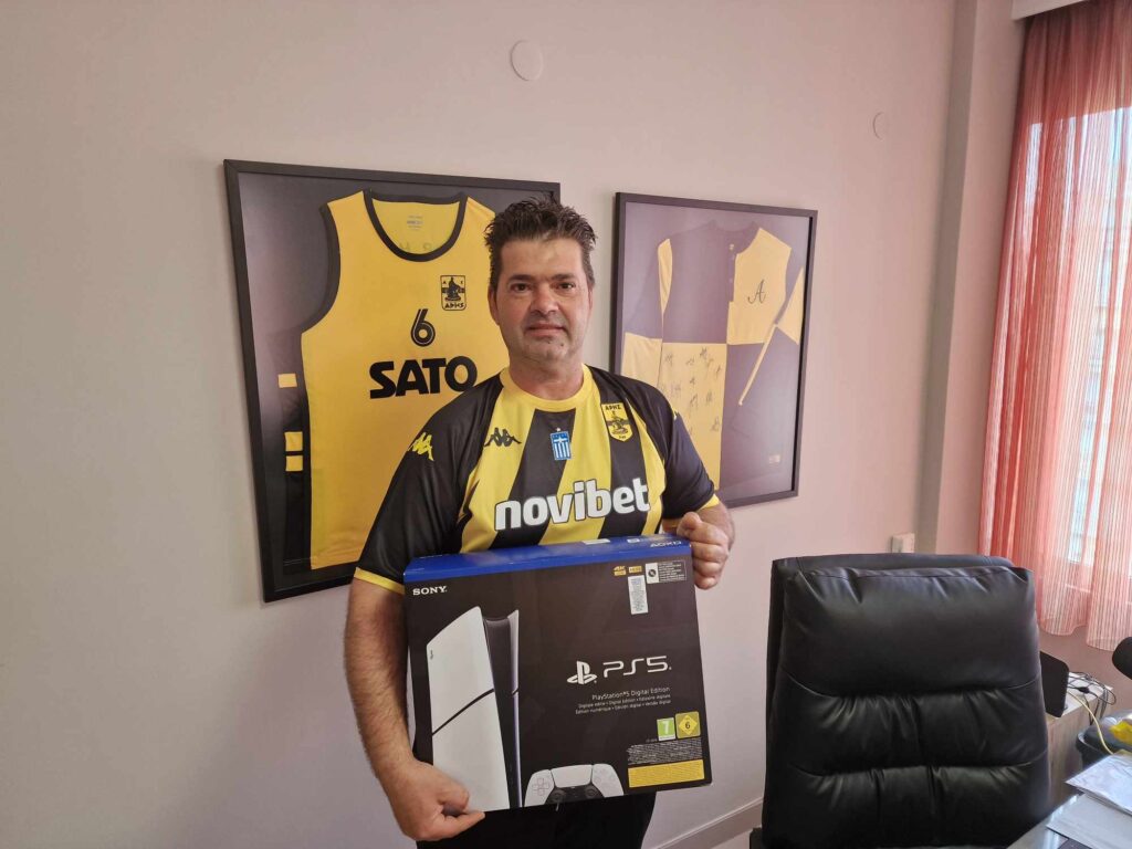 Novibet AllAboutARIS TV: Το PS5 στα χέρια του μεγάλου νικητή! (pic)
