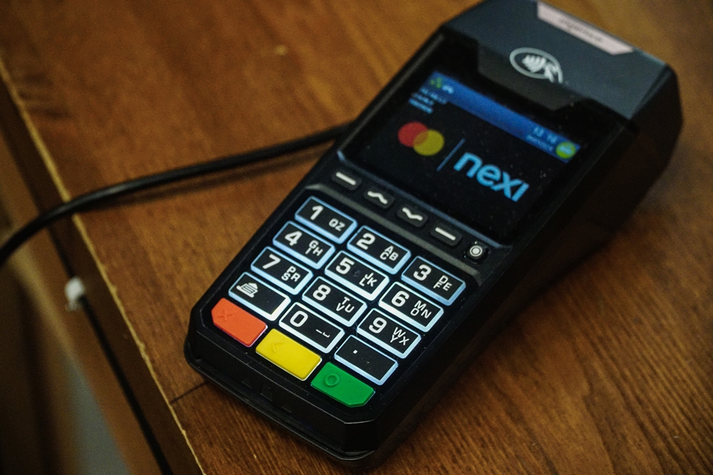 «Θησαυρό» αδήλωτων συναλλαγών αποκάλυψε η υποχρεωτική διασύνδεση με POS (vid)