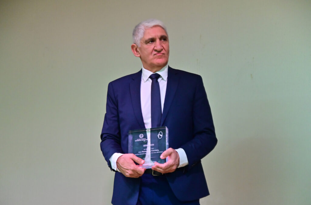 Το κλειστό της Νίκαιας παίρνει το όνομα του Παναγιώτη Γιαννάκη (vid)