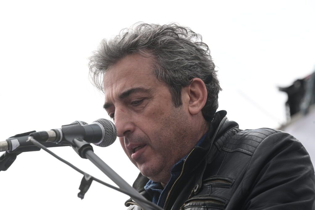 Παρέμβαση και ξέσπασμα Ασλανίδη σε εκπομπή: “Δεν ντρέπεστε; Εκαψαν τα παιδιά μας” (vid)