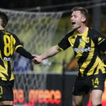 Κλειδώνει την πρώτη θέση και περνάει από… ταμείο!