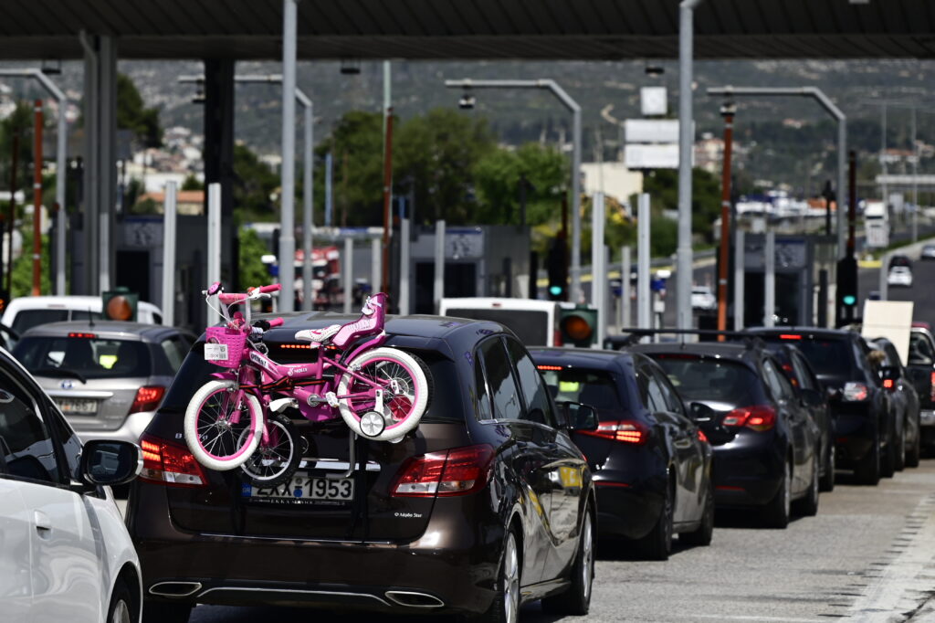 Ομαλά η έξοδος των Θεσσαλονικέων – Εντυπωσιακά τα νούμερα των εκδρομέων