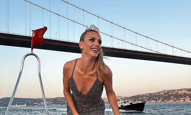 Σοκ στην Τουρκία: “Βασίλισσα της ομορφιάς” έπεσε από γέφυρα!