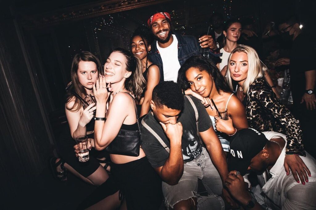 Tα Porta potty πάρτι στο Ντουμπάι: Από βίτσια μέχρι απάνθρωπα βασανιστήρια