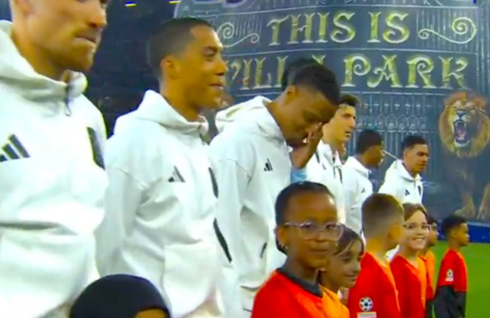 Επική γκάφα στο Βίλα Παρκ, έβαλαν κατά λάθος τον ύμνο του Europa League (vid)