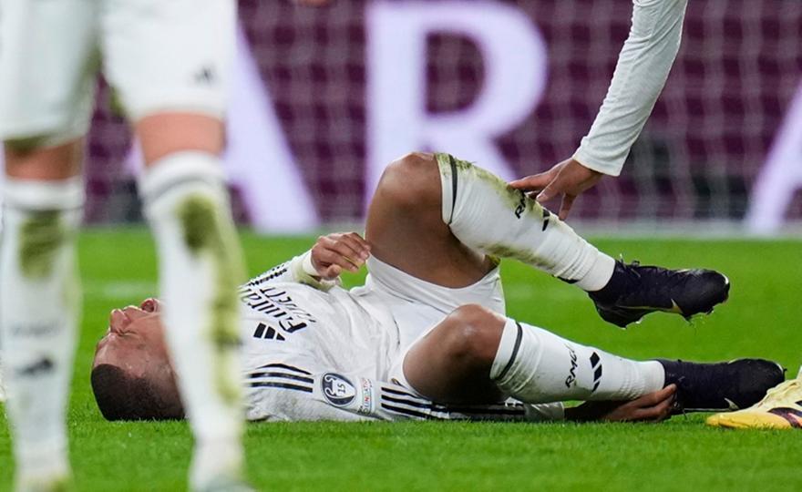 Χαμόγελα στη Ρεάλ για Εμπαπέ… με φόντο τη Μπαρτσελόνα