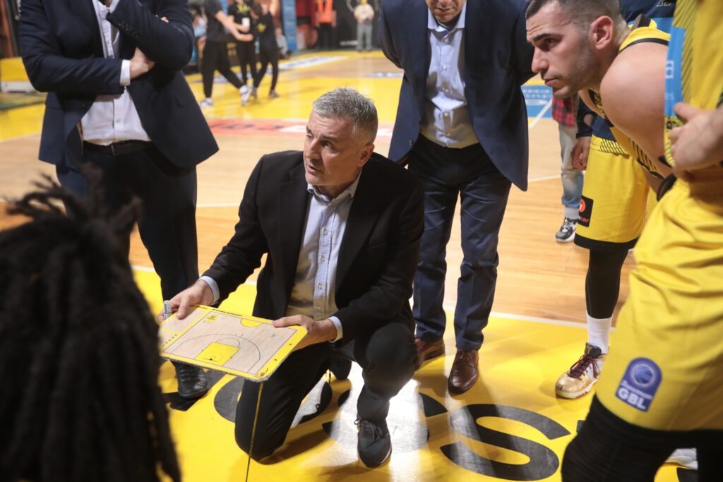 Βετούλας: “Ημασταν κατώτεροι των περιστάσεων” (vid)