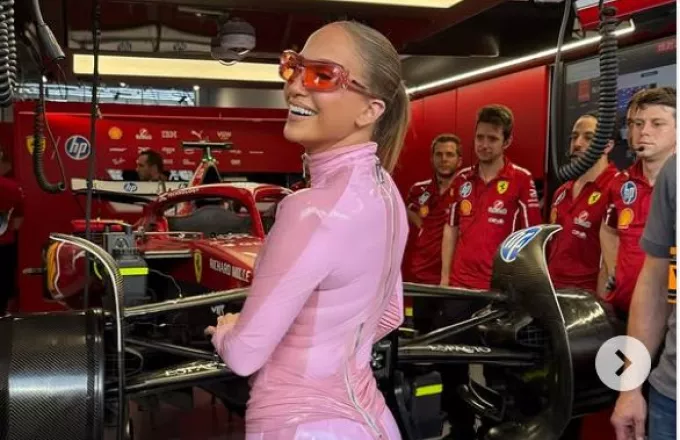 Η Τζέι Λο… στο γκαράζ της Φεράρι!