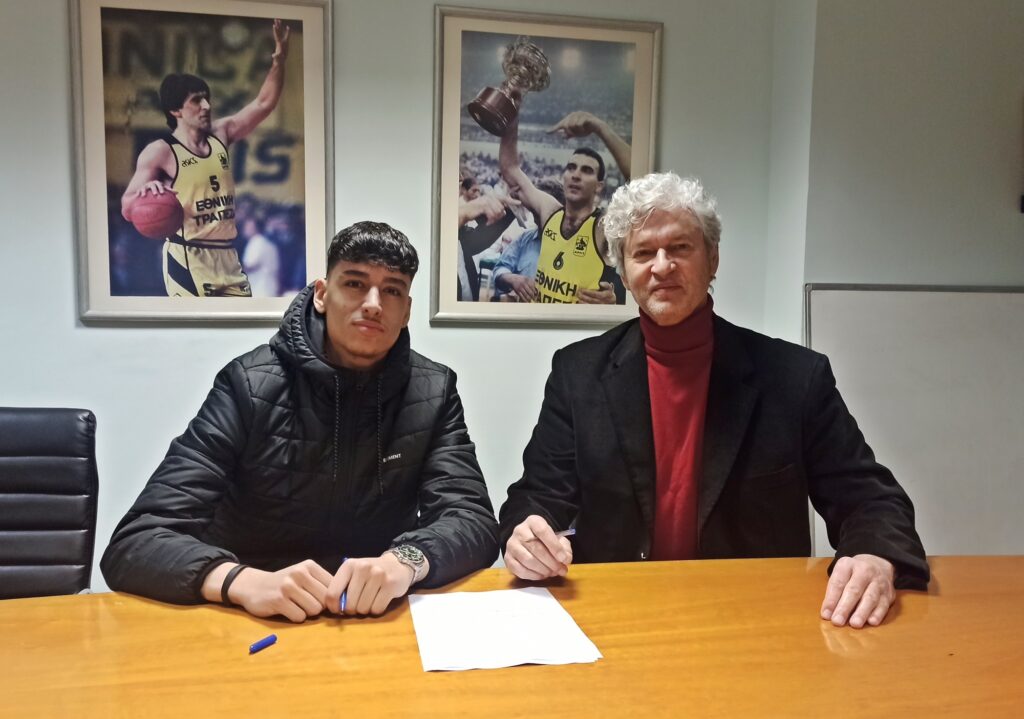 Υπέγραψε ο Καζαμίας: «Μία μέρα που θα θυμάμαι για όλη μου τη ζωή»