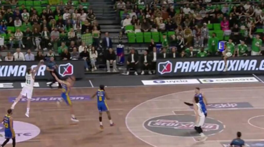 To buzzer-beater τρίποντο του Χουάντσο από το… κέντρο (vid)