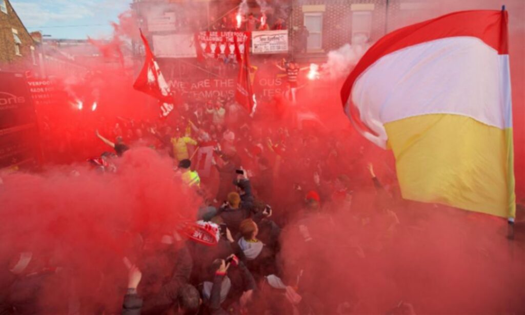 Φοβερή ατμόσφαιρα πριν από τη φιέστα της Λίβερπουλ (vid)