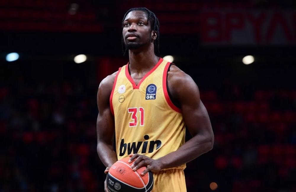 Τέλος ο Μενσά από τον Ολυμπιακό