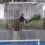 Ο προπονητής της Νίκης Βόλου έβλεπε το ματς από… οικόπεδο! (vid)