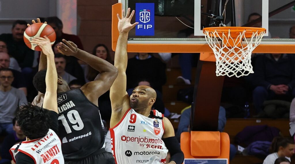 Τάιους: Οδεύει από τη Βαρέζε του Καστρίτη στην Μακάμπι Τελ Αβίβ