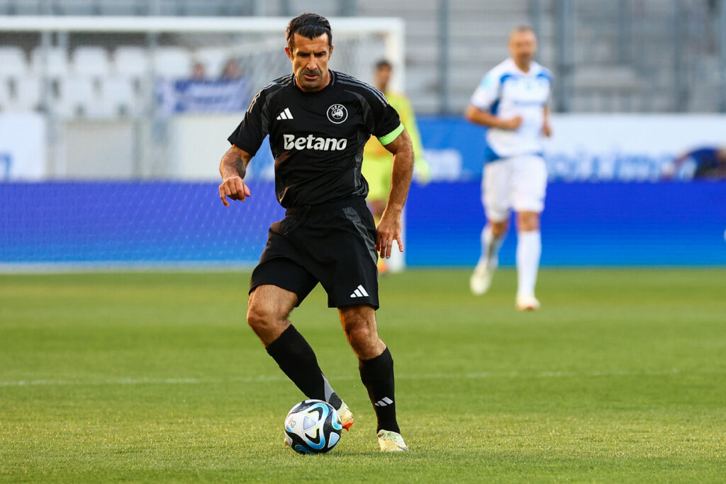 Ο Φίγκο τα.. άκουσε από Καταλανούς και τους έδειξε τα γεννητικά όργανά του (vid)