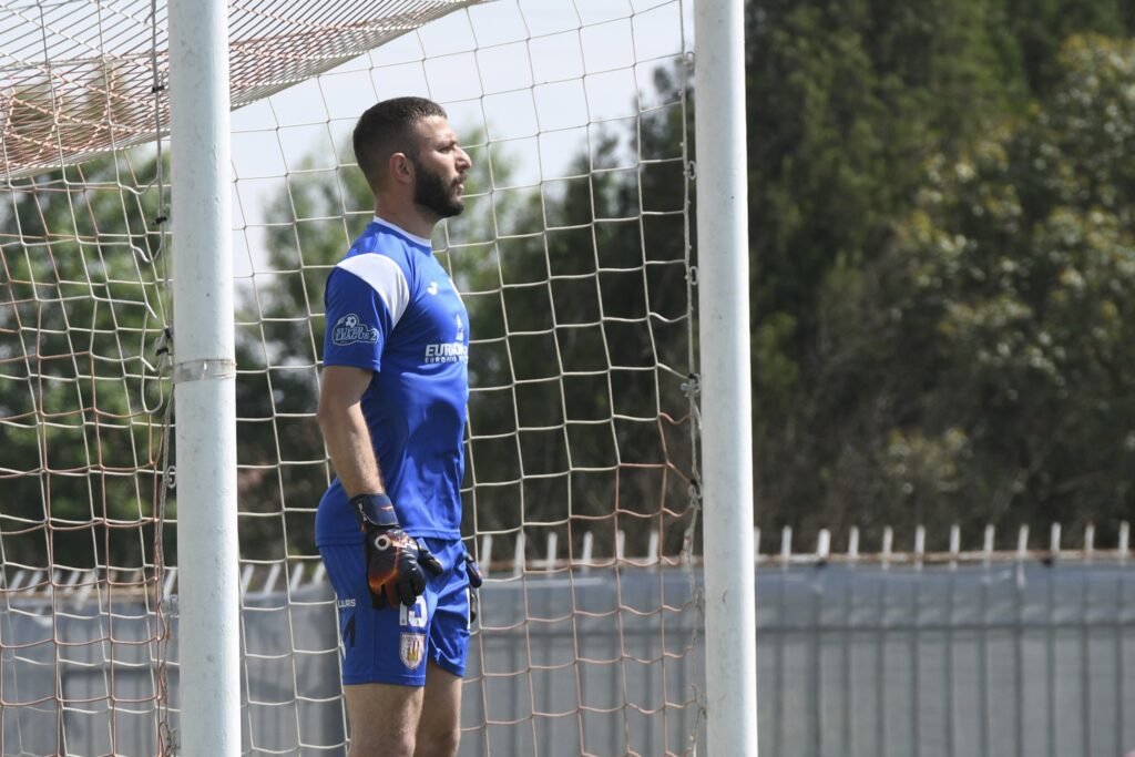 Ο τερματοφύλακας του Καμπανιακού κλέβει την παράσταση! (vids)