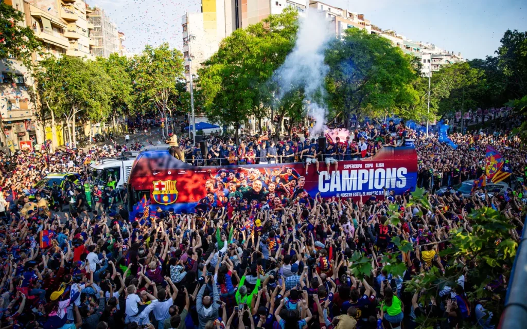 Πάνω από μισό εκατομμύριο άνθρωποι στους δρόμους για τη Μπαρτσελόνα! (vids)