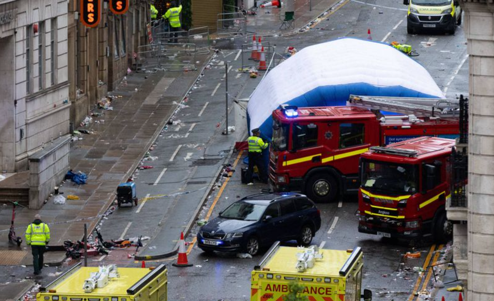 Λίβερπουλ: Επτά τραυματίες παραμένουν νοσηλευόμενοι-Συνεχίζεται η ανάκριση του οδηγού