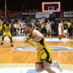 AΡΗΣ-Τολιόπουλος: Μια “δυνατή” τριετία, με… αμοιβαία βοήθεια (vids)