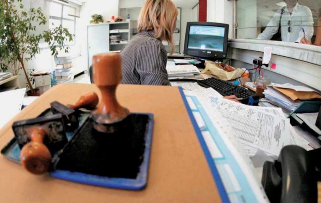 Αξιολόγηση Δημοσίου: Πώς την αντιμετωπίζουν οι πολίτες (vid)