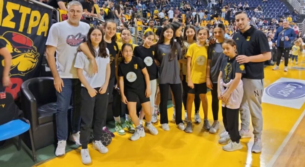 Στο πλευρό της ομάδας μπάσκετ Γυναικών του ΑΡΗ ο Βετούλας (pic)