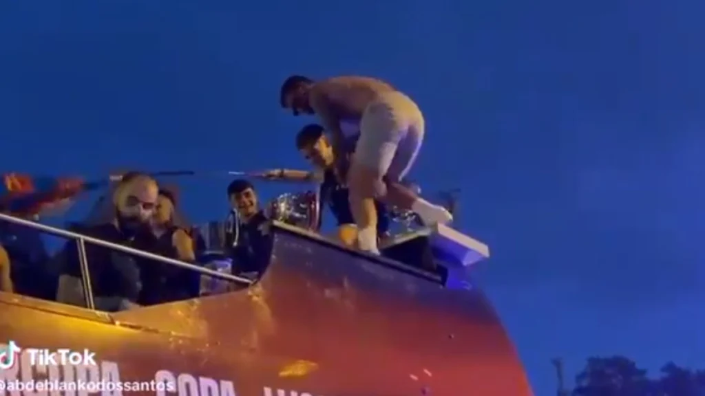 Μαρτίνεθ και Όλμο παρολίγο να… τραυματιστούν στους πανηγυρισμούς της Μπαρτσελόνα! (vid)