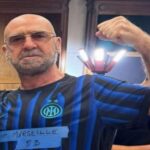 O Καντονά… θέλει Ίντερ και ντύθηκε με την φανέλα της (pic)