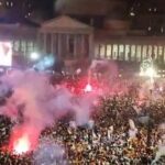 Πήρε… φωτιά η πλατεία Πλεμπισίτο για χάρη της Νάπολι! (vid)