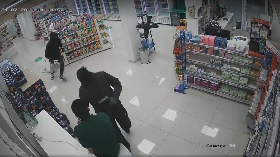 Βίντεο ντοκουμέντο από τη δράση συμμορίας που έκλεβε ΑΤΜ (vid)