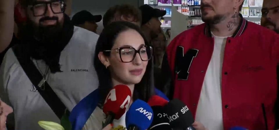 Αποθέωση στην επιστροφή της Κλαυδίας (vid)