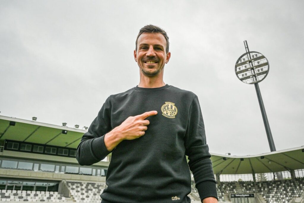 Επίσημα στη Χράντετς Κράλοβε ο Νταρίντα