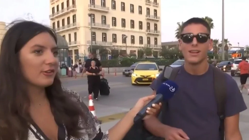 «Γύπας» 18χρονος την… έπεσε σε ρεπόρτερ πριν ανέβει στο πλοίο (vid)