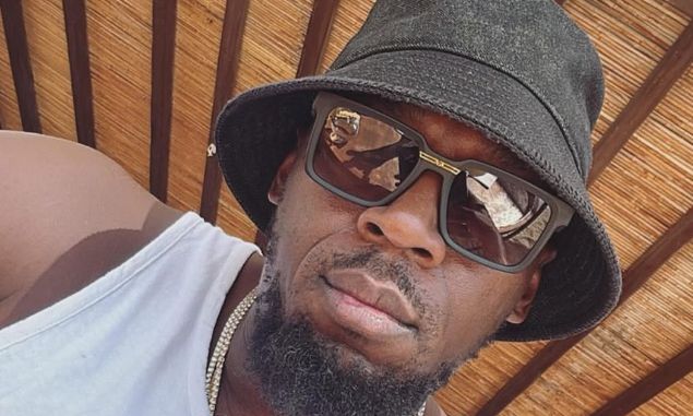 Ο Μπολτ χαλαρώνει… στη Μύκονο (vid)