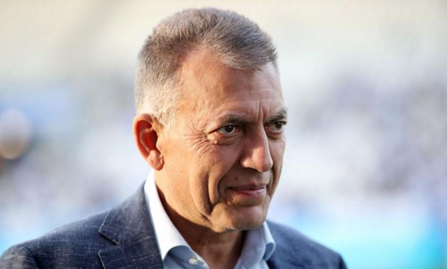 Ανακοίνωσε κλειστό μπάσκετ στην Σύρο ο Βρούτσης και ο ΑΡΗΣ ακόμα περιμένει…